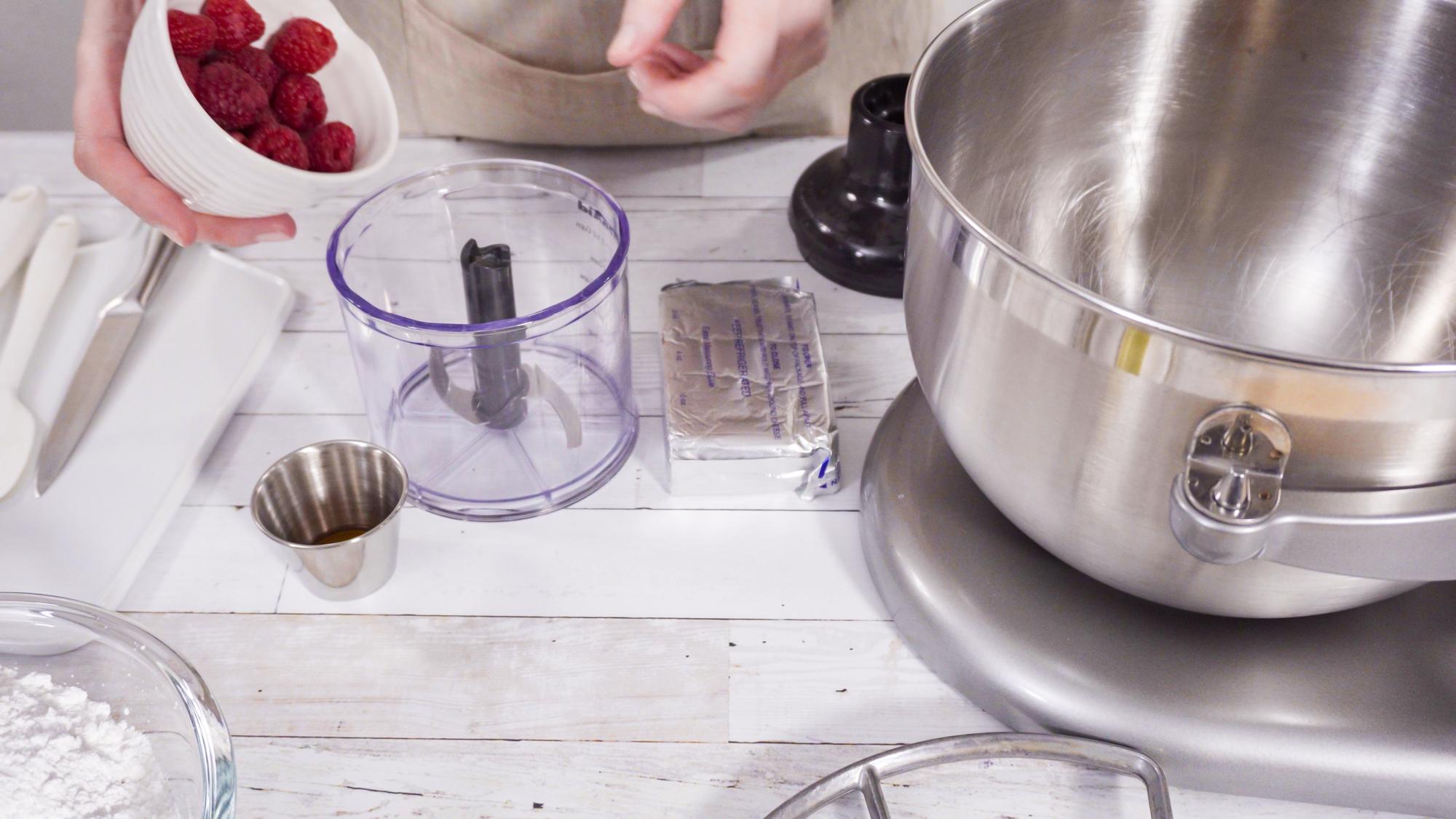 Set di pentole e strumenti di misurazione in cucina